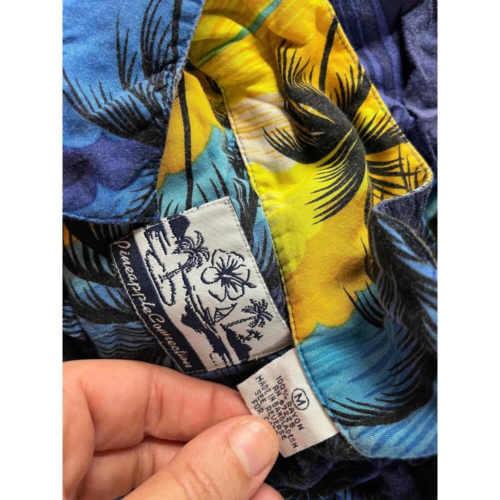 Pineapple Connection Mens Hawaiian Style Short Sleeve Shirt Medium - Picture 2 of 5